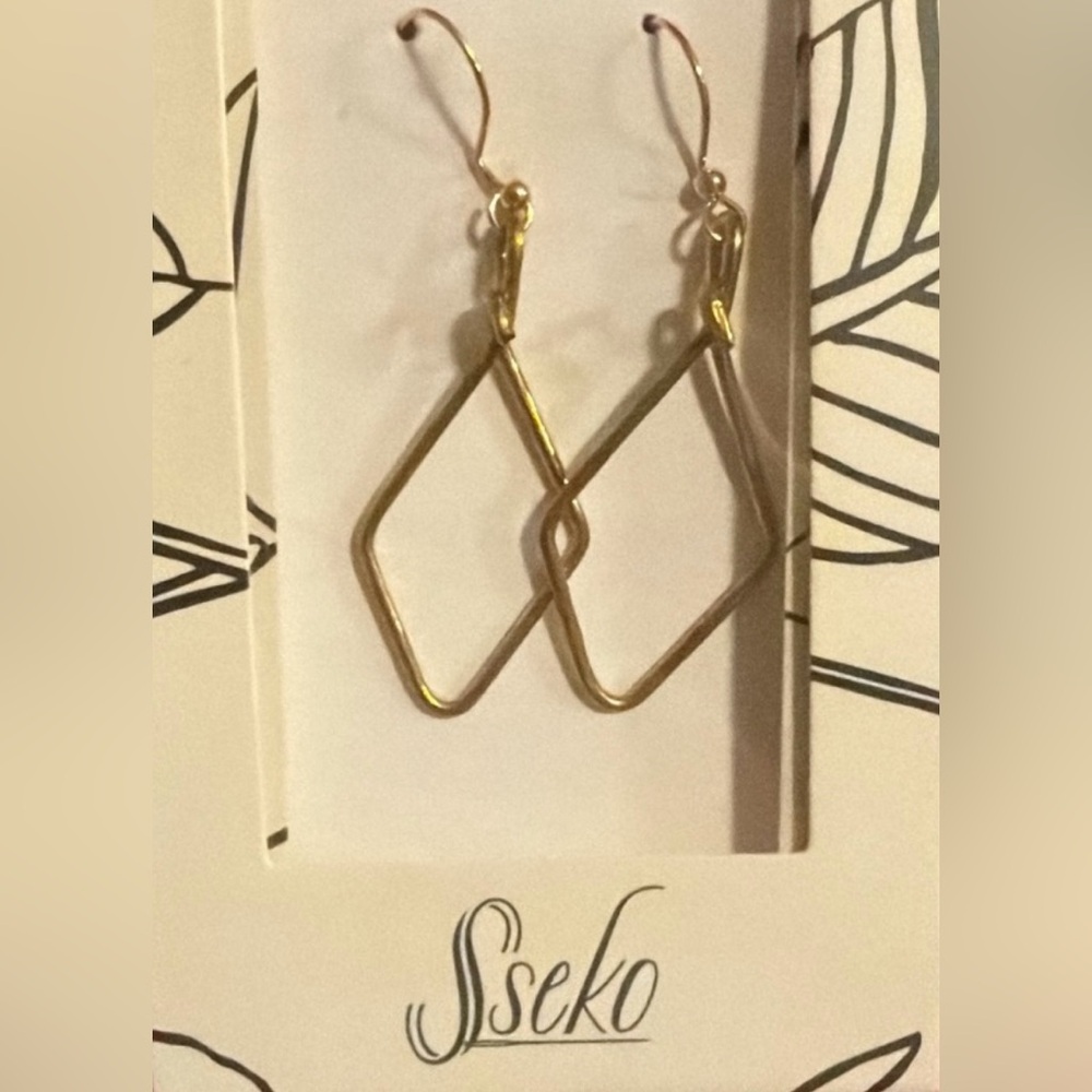 Elegant Gold Tone Geometric Earrings

NIB